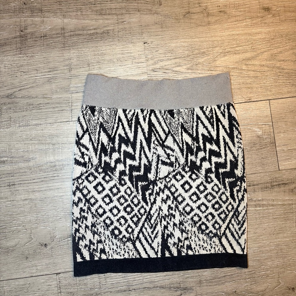 Vintage guess mini skirt Xs-small Black and White Patterned Women's Skirt
